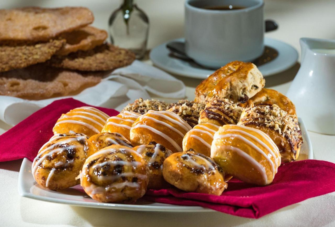 Hotel Safi Royal Luxury Metropolitan San Pedro Garza Garcia Esterno foto A selection of Danish pastries