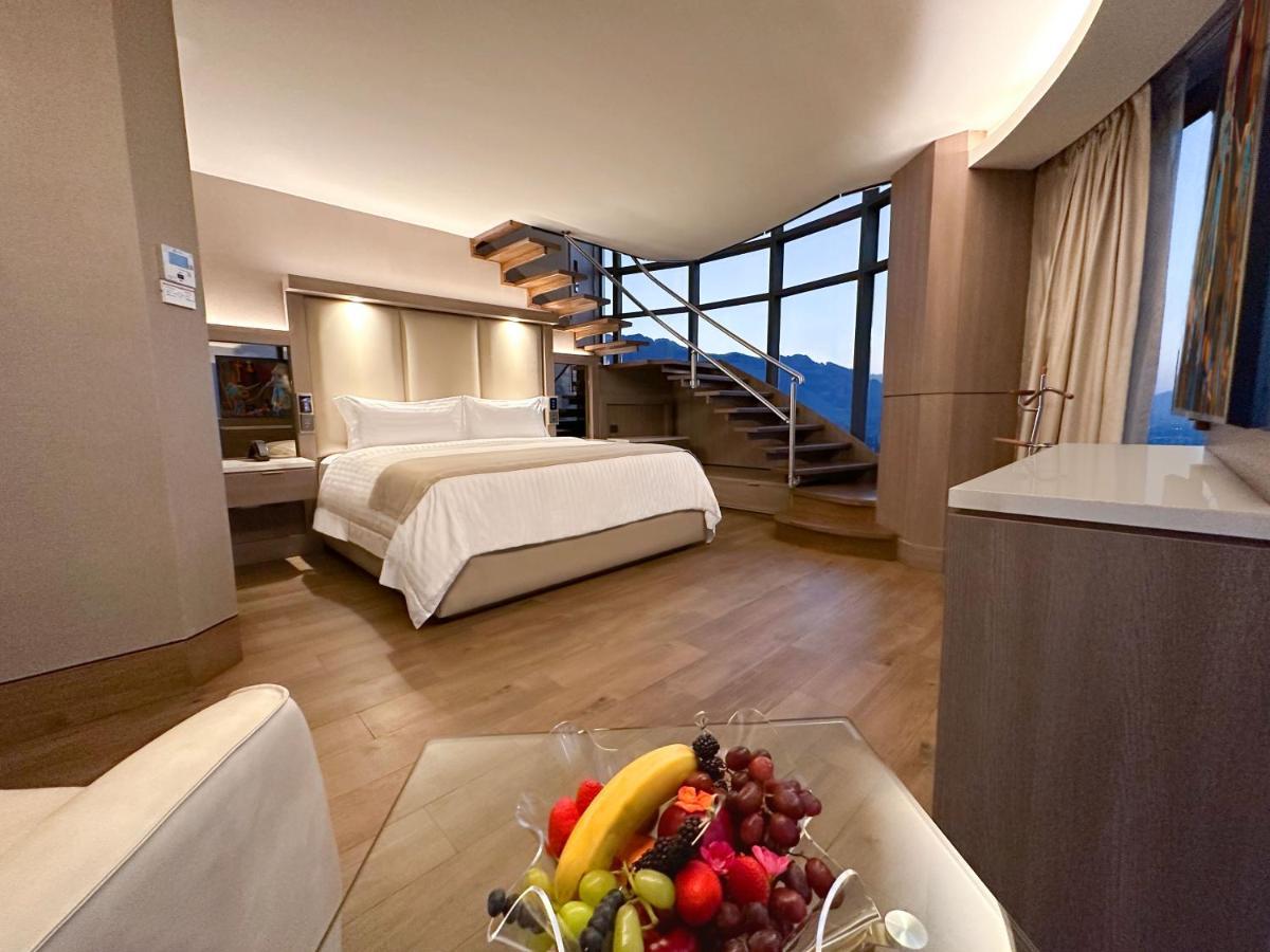 Hotel Safi Royal Luxury Metropolitan San Pedro Garza Garcia Esterno foto A suite at the hotel