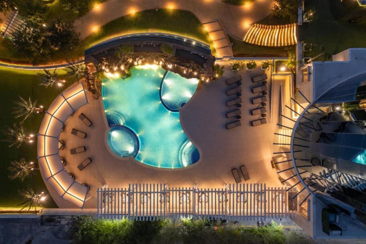 Hotel Safi Royal Luxury Metropolitan San Pedro Garza Garcia Esterno foto Aerial view of the pool at the hotel