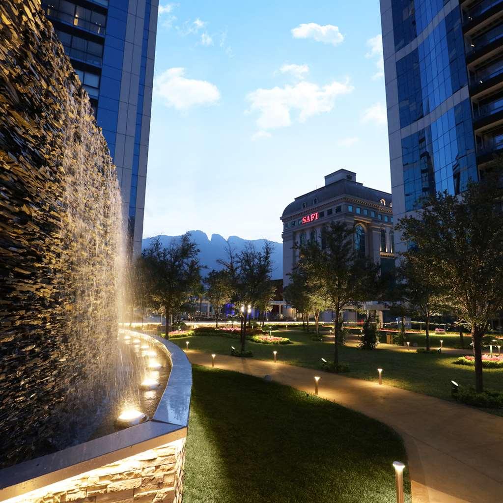 Hotel Safi Royal Luxury Metropolitan San Pedro Garza Garcia Servizi foto The park at the heart of the complex