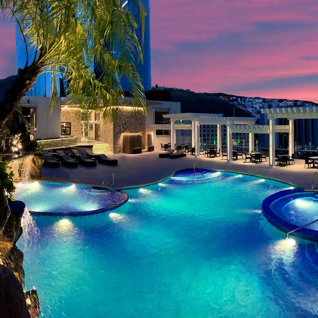 Hotel Safi Royal Luxury Metropolitan San Pedro Garza Garcia Servizi foto The swimming pool at the hotel