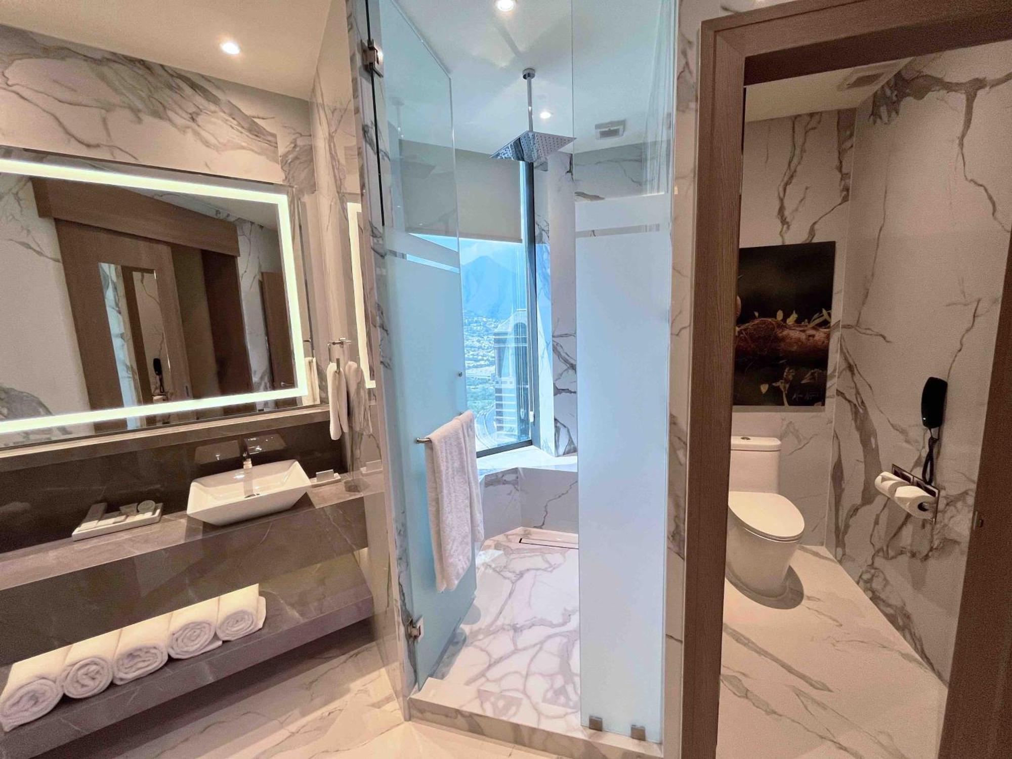 Hotel Safi Royal Luxury Metropolitan San Pedro Garza Garcia Esterno foto Bathroom