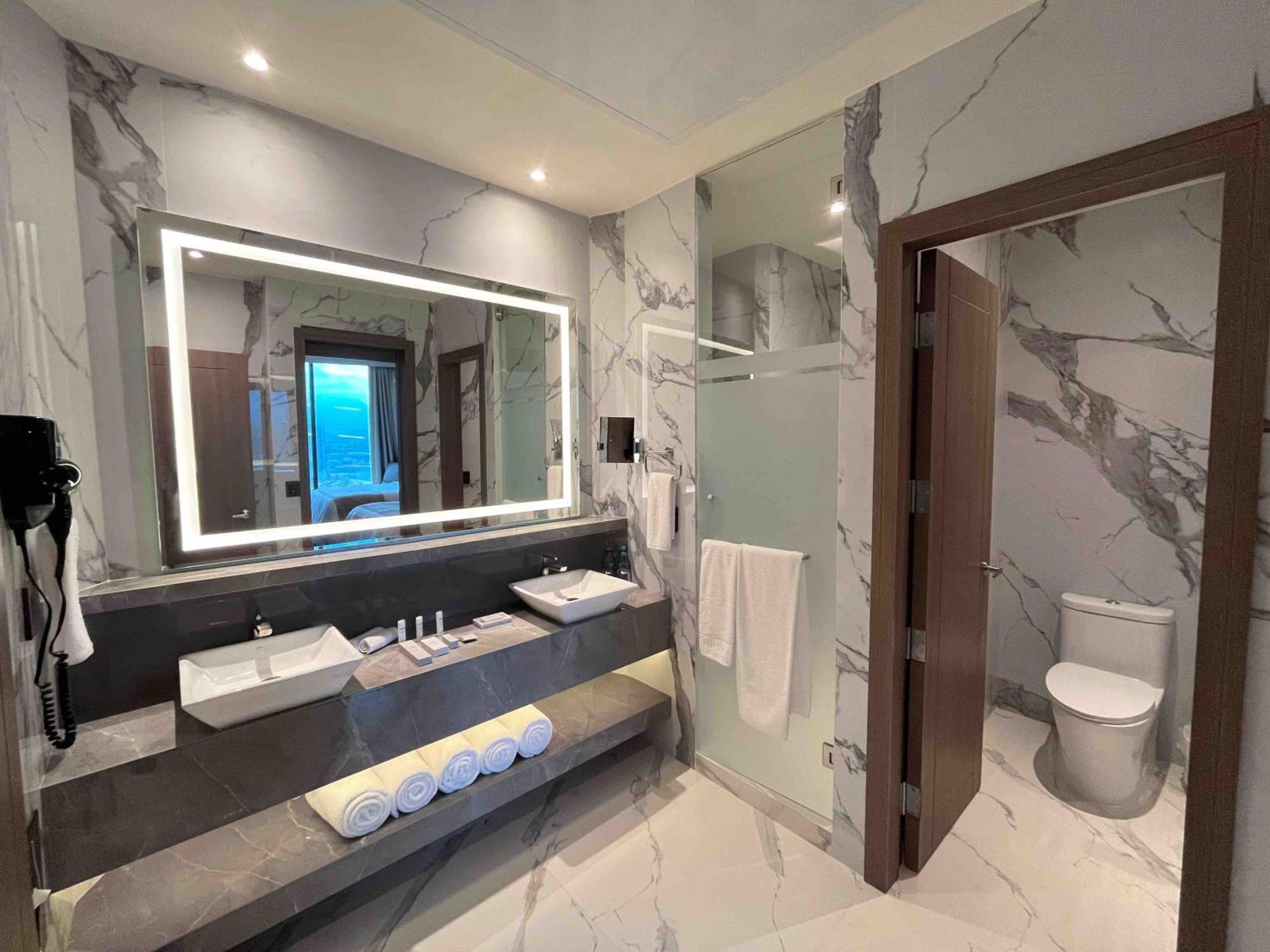 Hotel Safi Royal Luxury Metropolitan San Pedro Garza Garcia Esterno foto Bathroom
