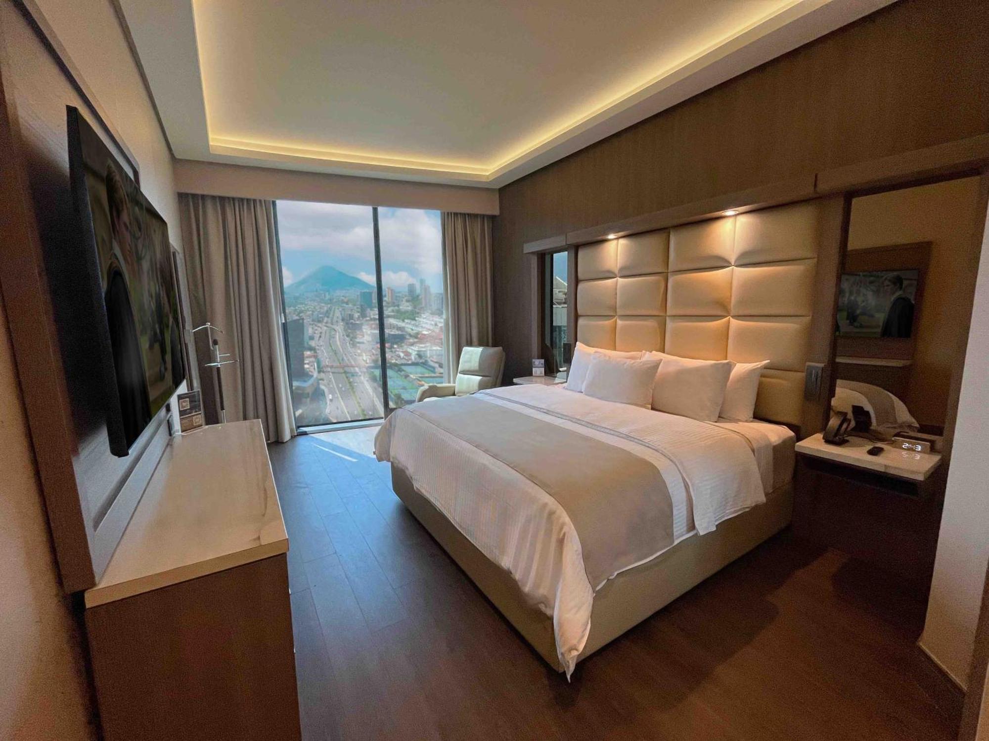 Hotel Safi Royal Luxury Metropolitan San Pedro Garza Garcia Esterno foto A bedroom at the hotel